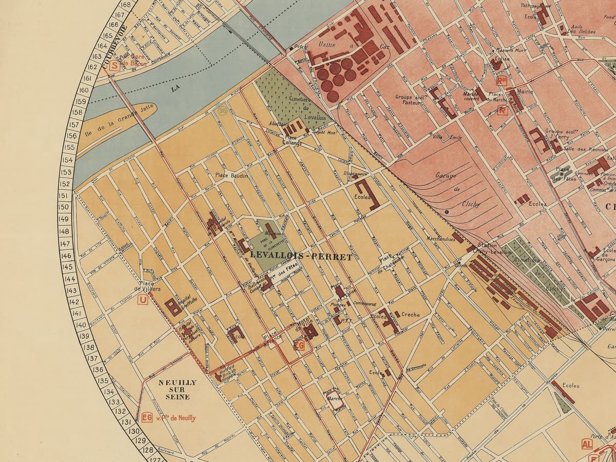 Plan ancien en couleurs de Levallois-Perret : un réseau serré de rues droites, la Seine et l'île de la Jatte en haut à gauche.